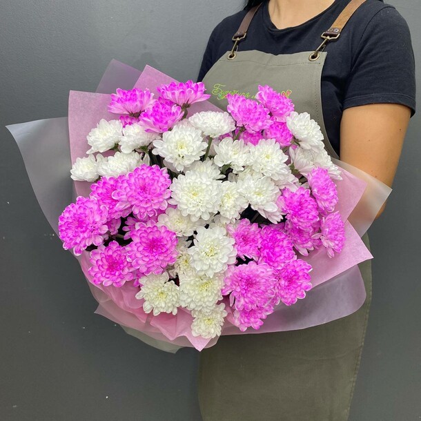 Букет из 11 кустовых хризантем, артикул F1136480 - 5690 рублей, доставка по городу. Flawery - доставка цветов