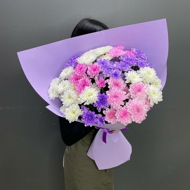 Букет из 11 кустовых хризантем, артикул F1141536 - 5550 рублей, доставка по городу. Flawery - доставка цветов