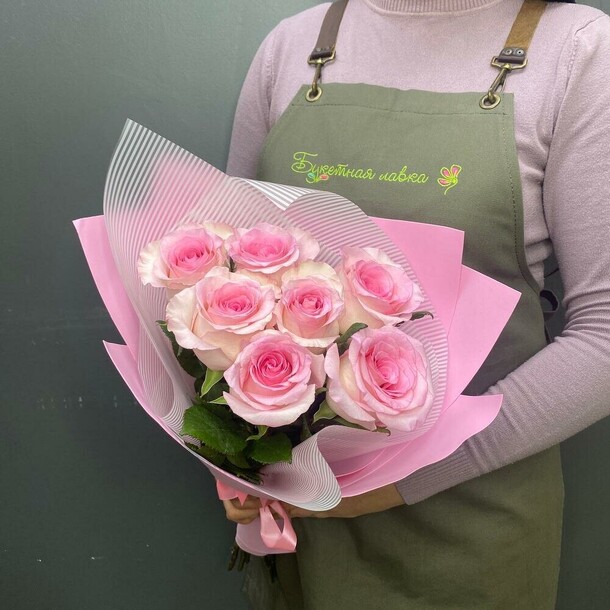 Букет из 7 розовых роз, артикул F1162553 - 3215 рублей, доставка по городу. Flawery - доставка цветов