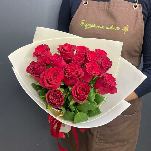 15 кенийских роз 50 см, артикул F1170239 - 5790 рублей, доставка по городу. Flawery - доставка цветов
