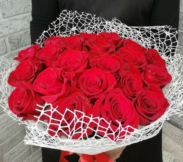 21 красная роза, артикул F1220238 - 7590 рублей, доставка по городу. Flawery - доставка цветов