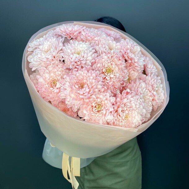 Букет из 5 кустовых хризантем, артикул F1252653 - 2990 рублей, доставка по городу. Flawery - доставка цветов