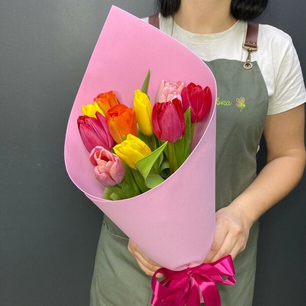 Букет из 11 тюльпанов микс, артикул F1261896 - 3615 рублей, доставка по городу. Flawery - доставка цветов