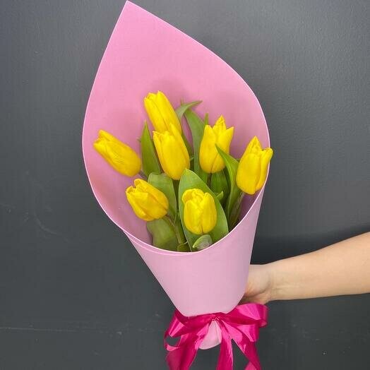 Букет из 7 жёлтых тюльпанов, артикул F1261899 - 2510 рублей, доставка по городу. Flawery - доставка цветов