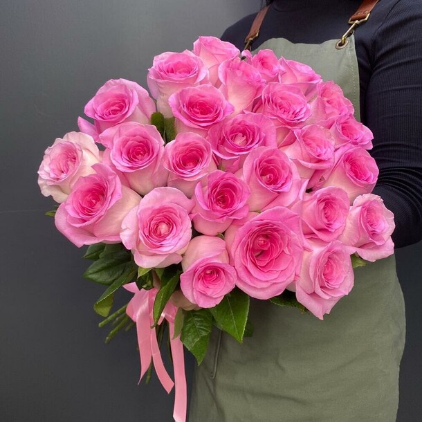 Букет из 25 розовых роз, артикул F1273254 - 9440 рублей, доставка по городу. Flawery - доставка цветов