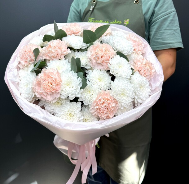 Сборный букет, артикул F1321479 - 5890 рублей, доставка по городу. Flawery - доставка цветов