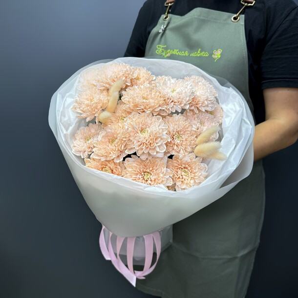 Букет из 3 кустовых хризантем, артикул F1321480 - 2030 рублей, доставка по городу. Flawery - доставка цветов