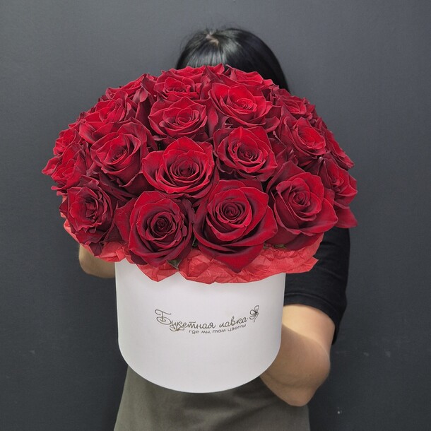 25 красных роз в коробке, артикул F1329962 - 9730 рублей, доставка по городу. Flawery - доставка цветов