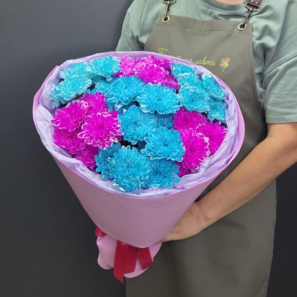 Букет из 7 ярких хризантем, артикул F1330005 - 3090 рублей, доставка по городу. Flawery - доставка цветов