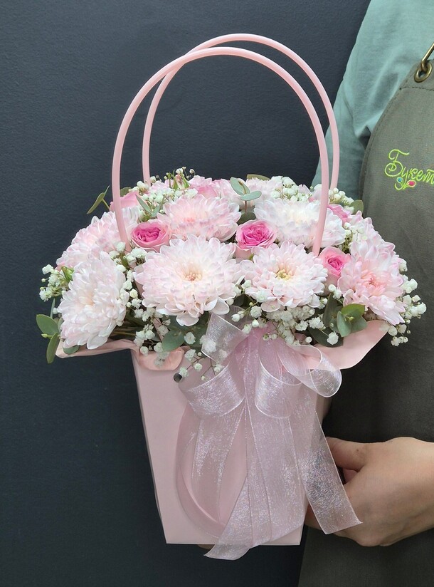 Цветы в коробке, артикул F1331896 - 2890 рублей, доставка по городу. Flawery - доставка цветов