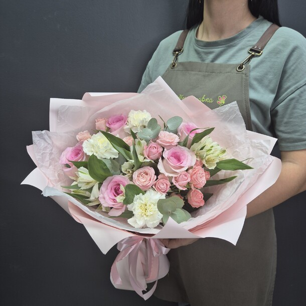 Сборный букет, артикул F1332384 - 6190 рублей, доставка по городу. Flawery - доставка цветов