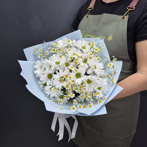 Букет "ромашки", артикул F1369372 - 3150 рублей, доставка по городу. Flawery - доставка цветов