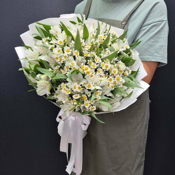 Сборный букет, артикул F1445507 - 6490 рублей, доставка по городу. Flawery - доставка цветов