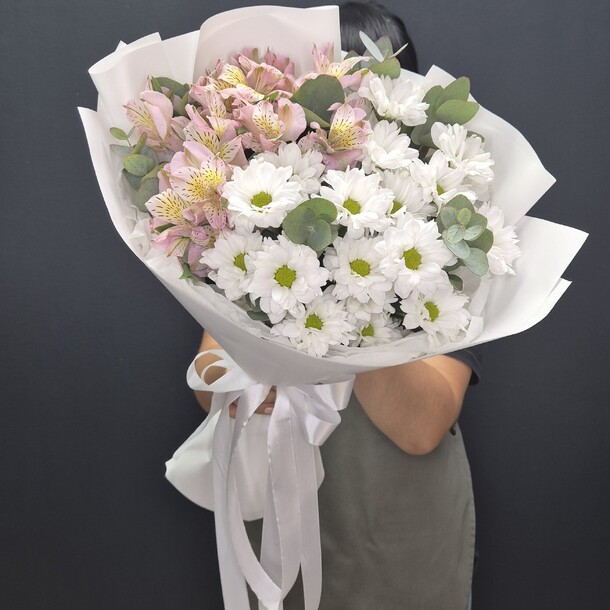 Сборный букет, артикул F1450764 - 3350 рублей, доставка по городу. Flawery - доставка цветов