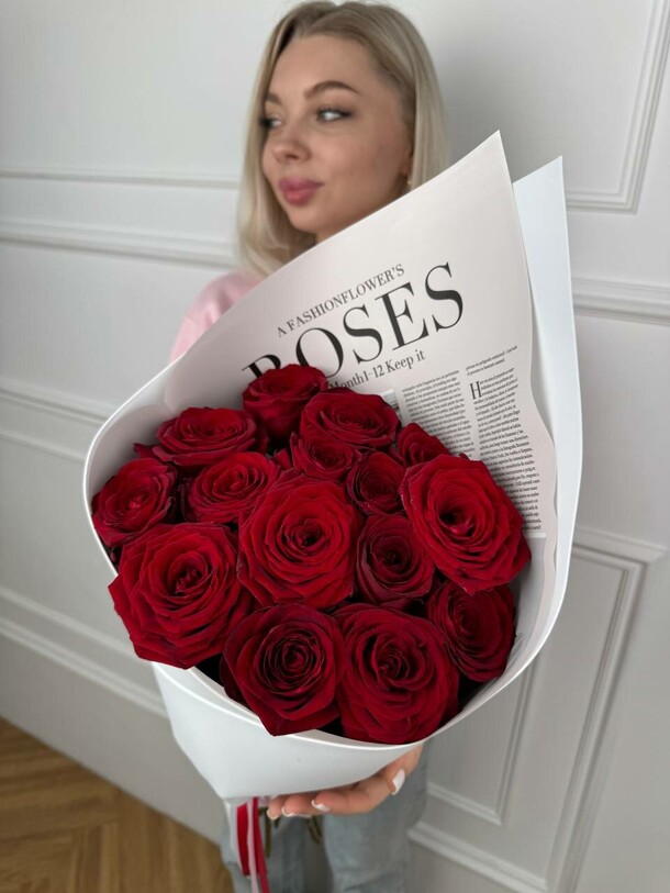 Букет 15 красных роз, артикул F1366267 - 5800 рублей, доставка по городу. Flawery - доставка цветов