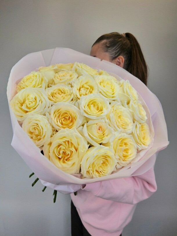 21 пионовидная роза candlelight, артикул F1433403 - 12850 рублей, доставка по городу. Flawery - доставка цветов