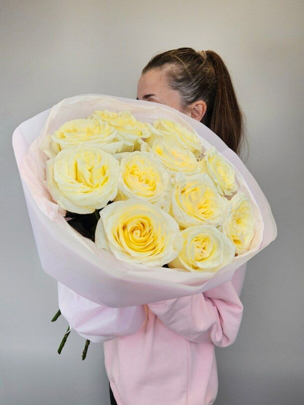 11 пионовидных роз candlelight, артикул F1434071 - 7250 рублей, доставка по городу. Flawery - доставка цветов