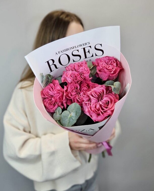 Комплимент из роз кантри блюз, артикул F1437591 - 4730 рублей, доставка по городу. Flawery - доставка цветов