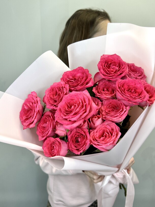 5 кустовых малиновых роз, артикул F1487398 - 3450 рублей, доставка по городу. Flawery - доставка цветов