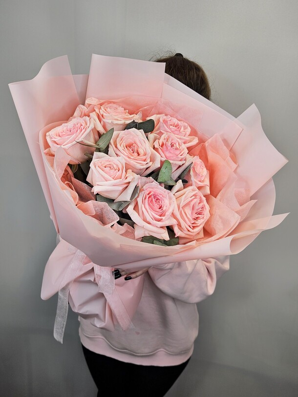 Ароматные розы пинк охара с эвкалиптом, артикул F1504871 - 7500 рублей, доставка по городу. Flawery - доставка цветов