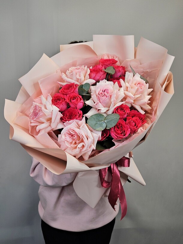 Дуо-букет пионовидных и кустовых роз, артикул F1506046 - 5800 рублей, доставка по городу. Flawery - доставка цветов