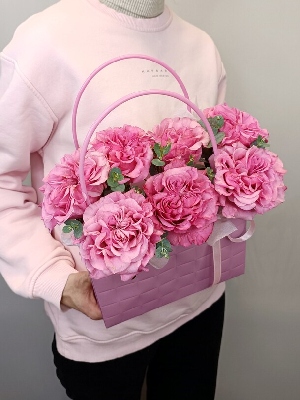 Малиновые кантри блюз в сумочке, артикул F1507199 - 5400 рублей, доставка по городу. Flawery - доставка цветов