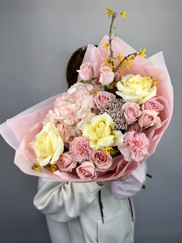 Весеннее цветение, артикул F1537053 - 6790 рублей, доставка по городу. Flawery - доставка цветов