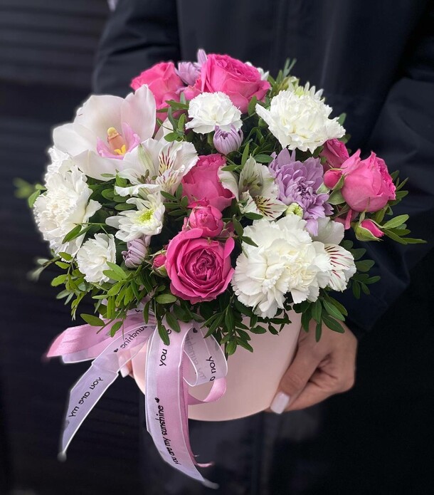 Цветы в коробке, артикул F1294785 - 7088 рублей, доставка по городу. Flawery - доставка цветов