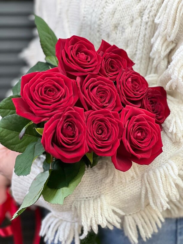 Букет из 9 красных роз 50 см, артикул F1297673 - 3366 рублей, доставка по городу. Flawery - доставка цветов