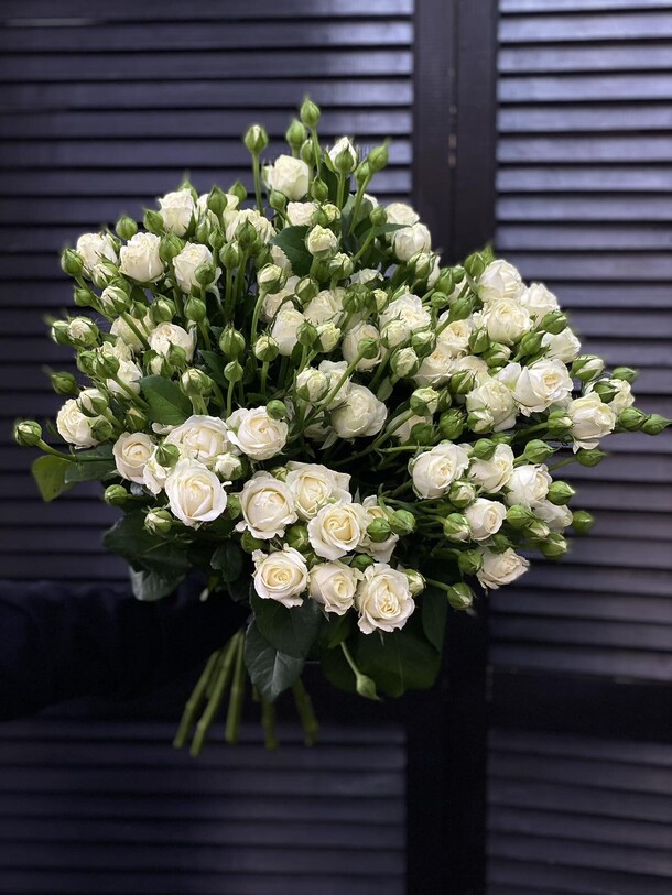 Букет из 19 кустовых пионовидных роз 60 см, артикул F1301326 - 23222 рублей, доставка по городу. Flawery - доставка цветов