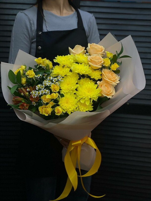 Букет свежих цветов, артикул F1358913 - 9104 рублей, доставка по городу. Flawery - доставка цветов