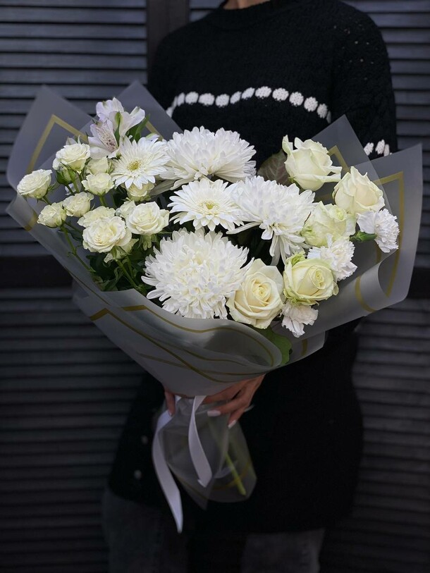 Букет свежих цветов, артикул F1358928 - 8412 рублей, доставка по городу. Flawery - доставка цветов