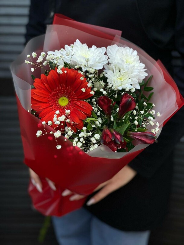 Букет свежих цветов, артикул F1359116 - 2358 рублей, доставка по городу. Flawery - доставка цветов