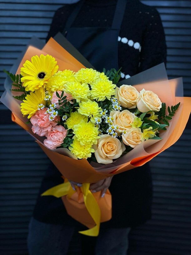 Букет свежих цветов, артикул F1359445 - 7790 рублей, доставка по городу. Flawery - доставка цветов