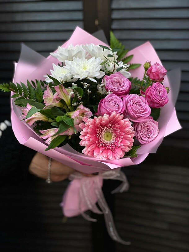 Букет свежих цветов, артикул F1365379 - 3262 рублей, доставка по городу. Flawery - доставка цветов