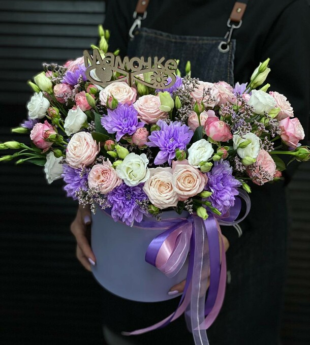 Круглая коробка с цветами, артикул F1365384 - 11361 рублей, доставка по городу. Flawery - доставка цветов