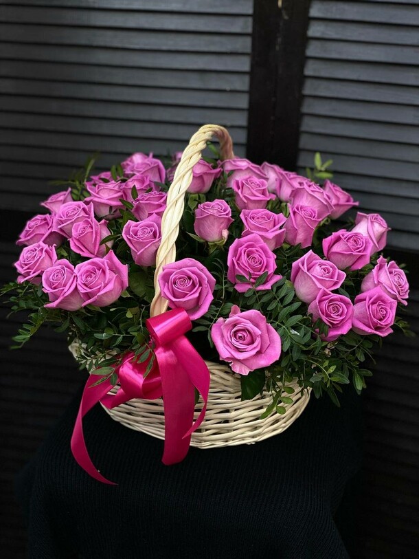 35 роз в корзине, артикул F1365436 - 15700 рублей, доставка по городу. Flawery - доставка цветов