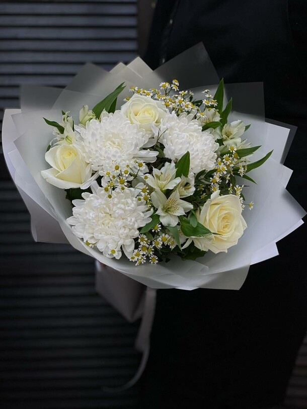 Букет свежих цветов, артикул F1365471 - 7315 рублей, доставка по городу. Flawery - доставка цветов