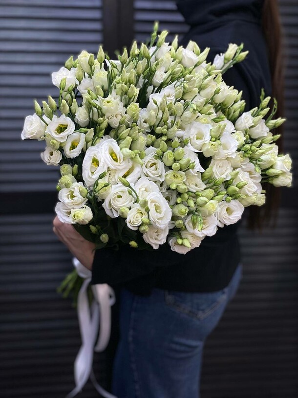 Букет из 25 эустом, артикул F1374098 - 22389 рублей, доставка по городу. Flawery - доставка цветов