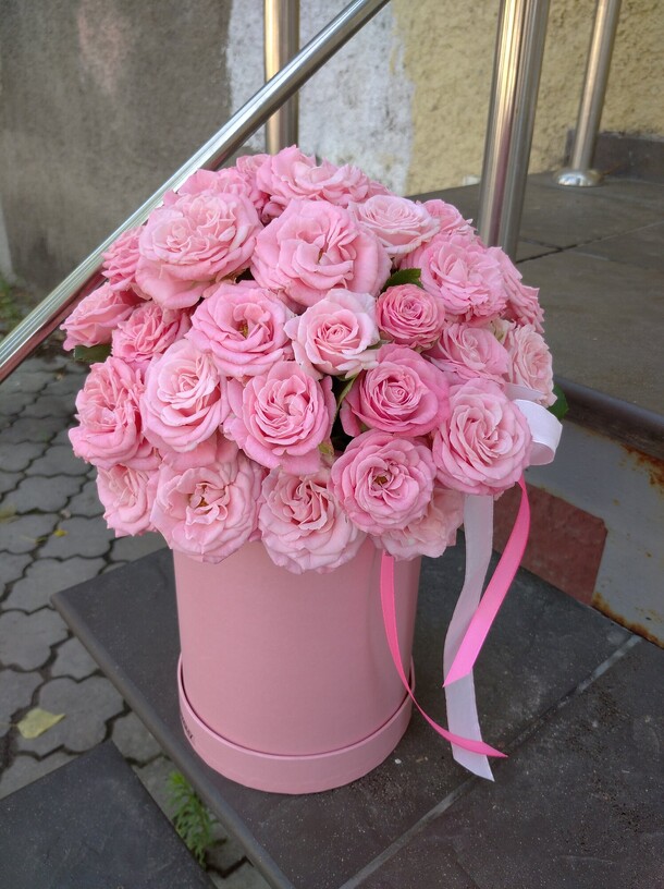 Коробка с пионовидными розами, артикул F1085331 - 6900 рублей, доставка по городу. Flawery - доставка цветов