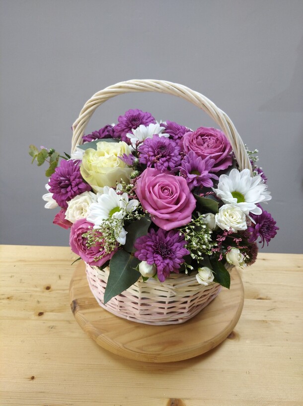 Корзина с цветами, артикул F1085335 - 4000 рублей, доставка по городу. Flawery - доставка цветов