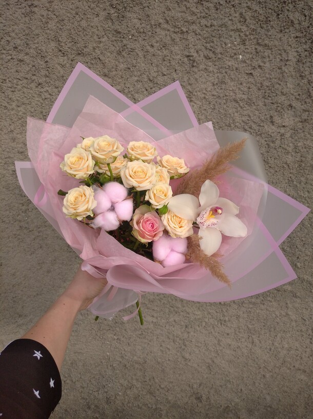 Букет с орхидеей и хлопком, артикул F1124360 - 3000 рублей, доставка по городу. Flawery - доставка цветов