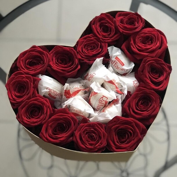 Валентинка, артикул F68988 - 3900 рублей, доставка по городу. Flawery - доставка цветов