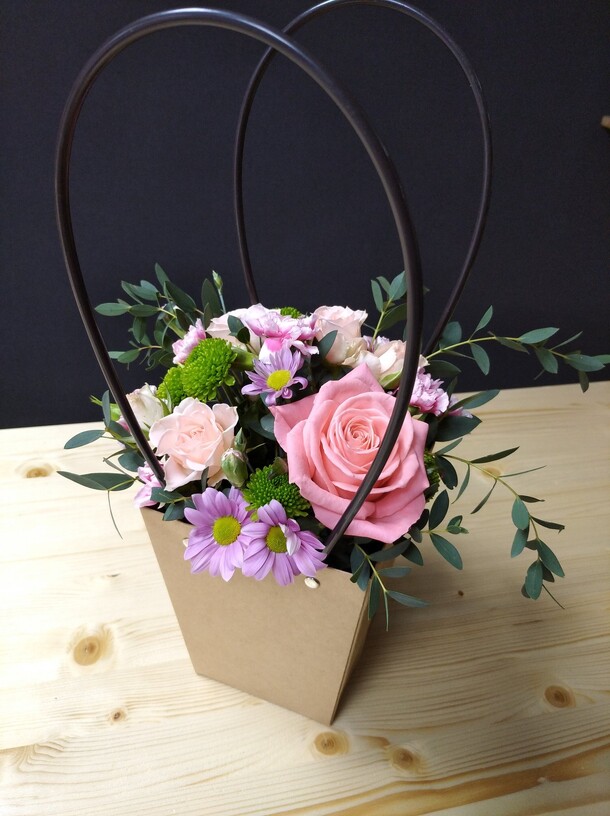 Кулечек радости, артикул F70012 - 1800 рублей, доставка по городу. Flawery - доставка цветов