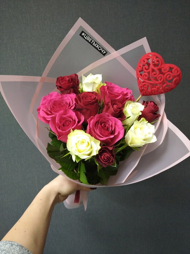 Розарий, артикул F75624 - 3700 рублей, доставка по городу. Flawery - доставка цветов