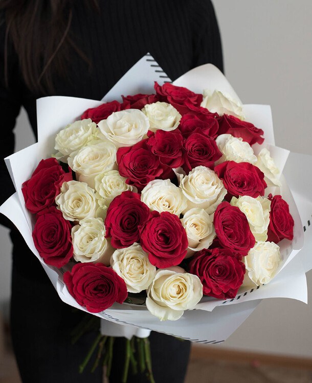 35 роз, артикул F75626 - 9500 рублей, доставка по городу. Flawery - доставка цветов