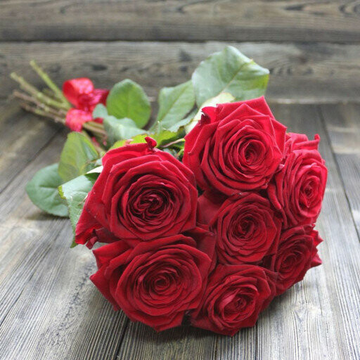 7 алых роз, артикул F78286 - 1800 рублей, доставка по городу. Flawery - доставка цветов
