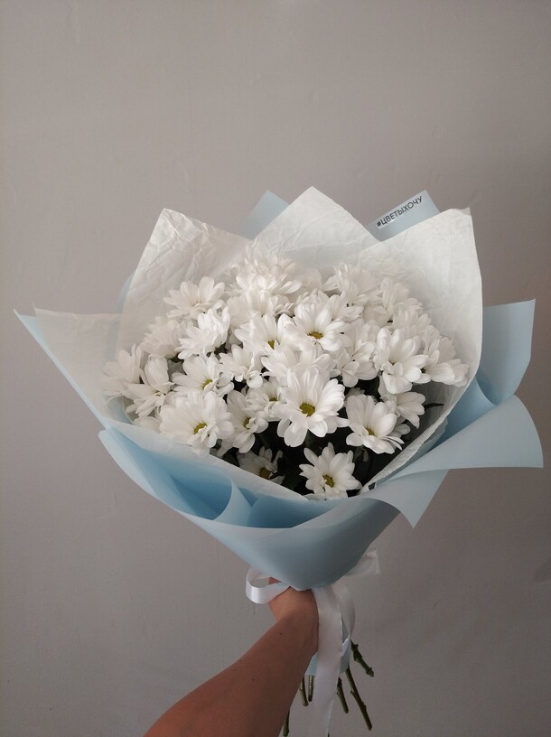 5 ромашковых хризантем, артикул F86741 - 3500 рублей, доставка по городу. Flawery - доставка цветов