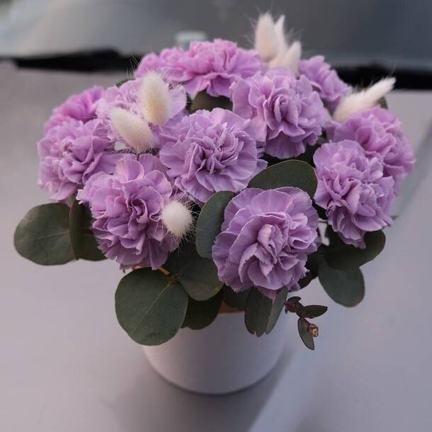 Коробочка лавандовых диантусов, артикул F111078 - 6586 рублей, доставка по городу. Flawery - доставка цветов