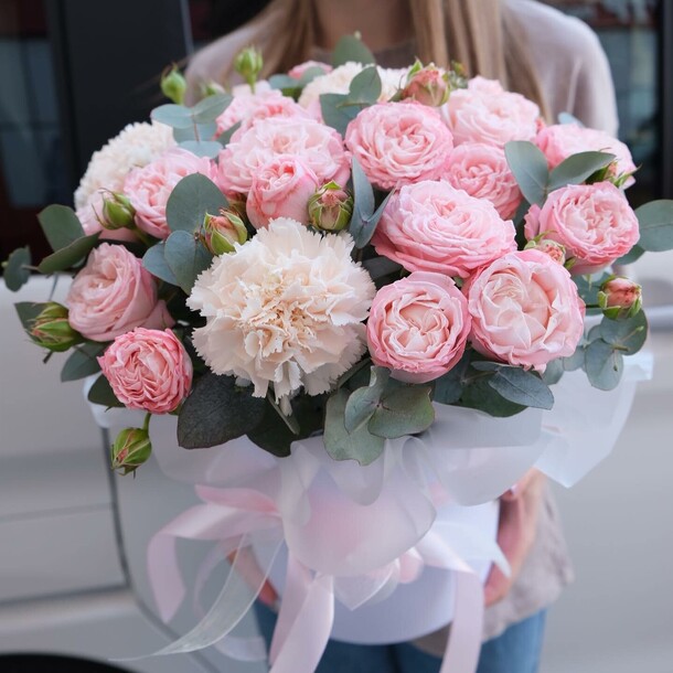 Коробка нежных цветов, артикул F1116477 - 11567 рублей, доставка по городу. Flawery - доставка цветов